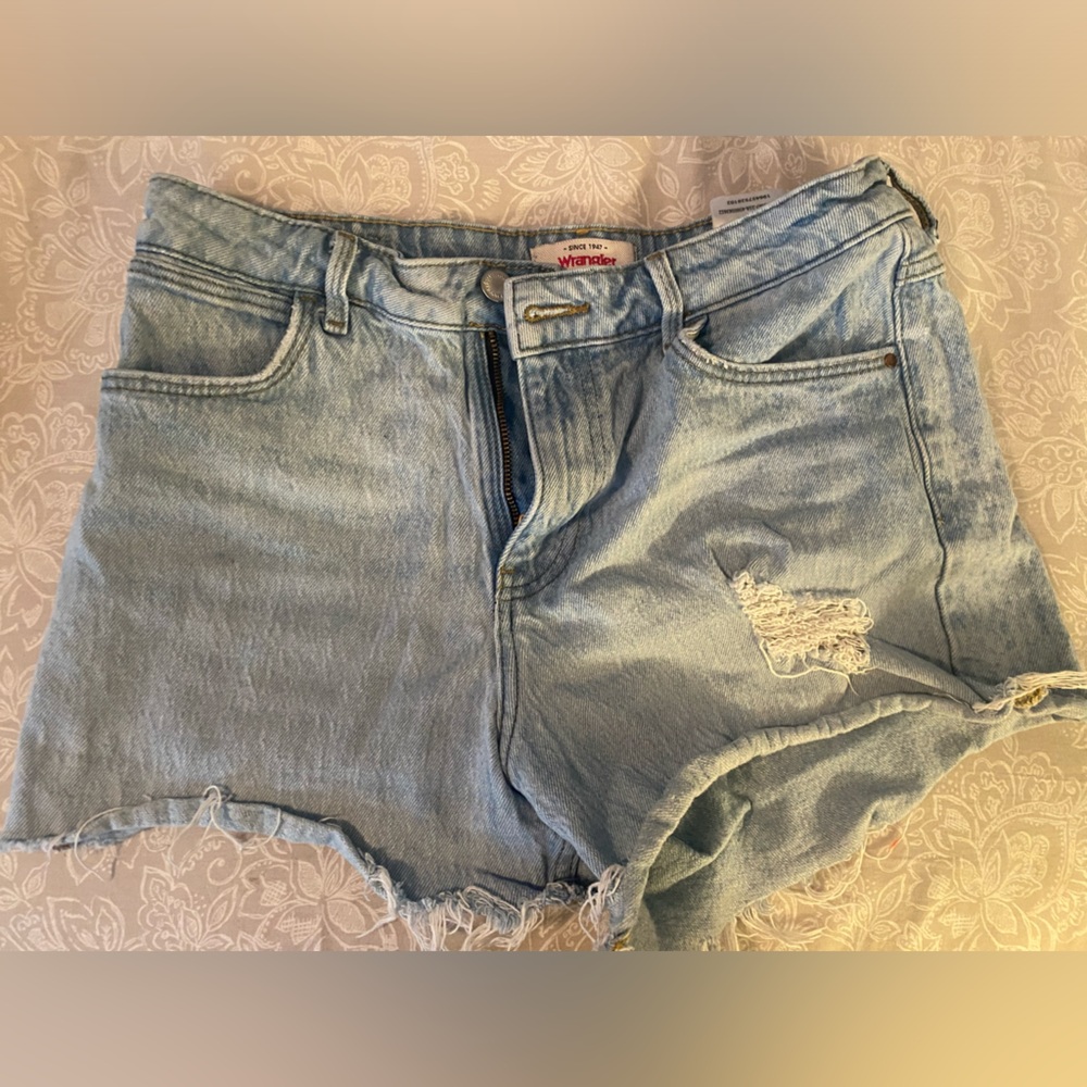 High waisted wrangler cut off shorts light wash size 6/28